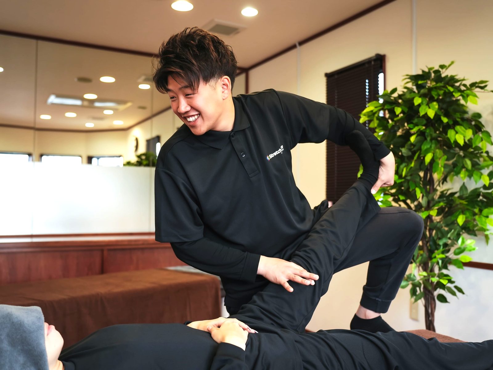 理学療法士による下半身のパーソナルストレッチ施術